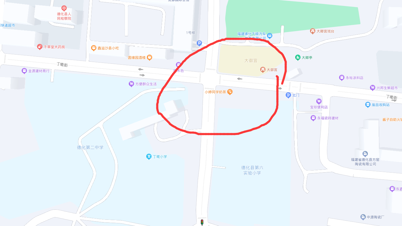 危險(xiǎn)！危險(xiǎn)！這個紅綠燈路口！希望市政部門能看到此篇！